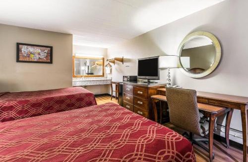 Tallahassee Cabin | Econo Lodge Tallahassee I-10 near University