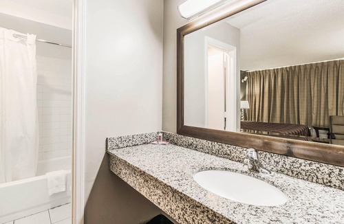 Tallahassee Hotel | Econo Lodge Tallahassee I-10 near University