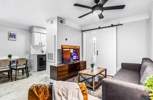 Brentwood Apartment | Elegant 1BR Haven - 10 Min to Downtown Austin
