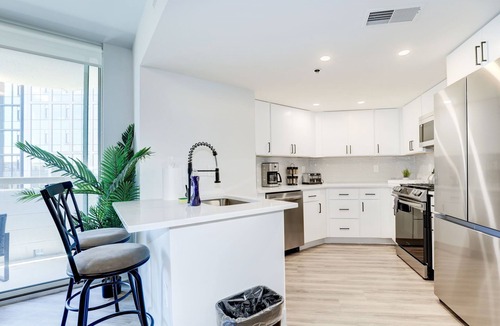 Crystal City Apartment | Elegant 2BR Apartment - Minutes to D.C.
