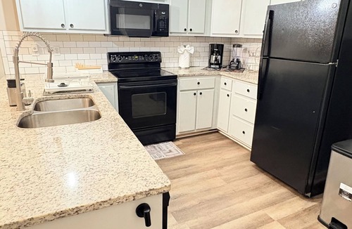 North Belmont House | Elegant 2BR Belmont Retreat – Comfort, Calm & Convenience