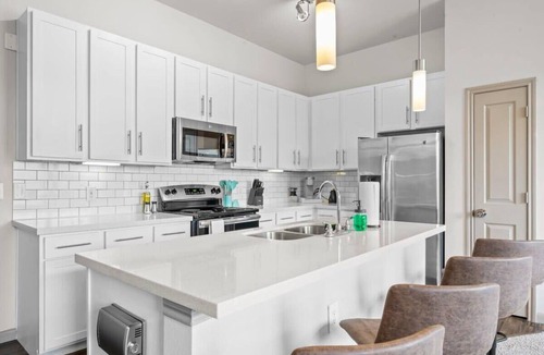 Montopolis Apartment | Elegant 2BR king suite, fast WiFi, 8 min to DT
