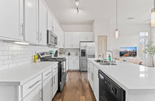 Montopolis Apartment | Elegant 2BR king suite, fast WiFi, 8 min to DT