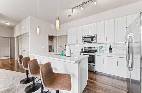 Montopolis Apartment | Elegant 2BR king suite, fast WiFi, 8 min to DT