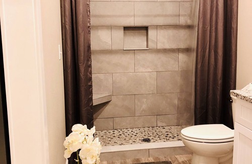 Lake City House | Elegant 2BR Private Cottage 2 min from I-75/US90