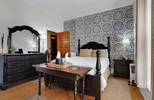 Olean Bed & Breakfast | Elegant Decor, Plush Bedding! Maya Angelou Room