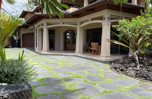 Kahaluu-Keauhou House | Elegant Giant Oceanfront Estate - steps to Magic Beach with pool, sub zero