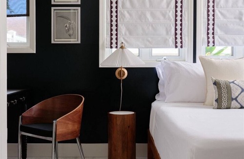 Wailuku Bed & Breakfast | Elegant Puakenikeni Suite- Historic & Ground Floor
