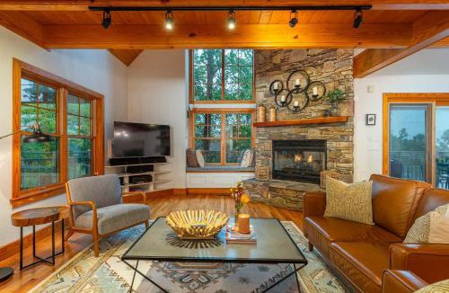 Asheville House | Elegant Retreat- Views Hot Tub Fire Pit-Family Friendly