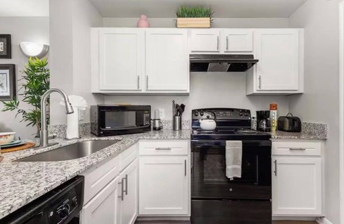 Pleasant Valley Apartment | Elegant Riverside Bird Escape DT, UT, Lady