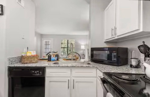 Pleasant Valley Apartment | Elegant Riverside Bird Escape DT, UT, Lady