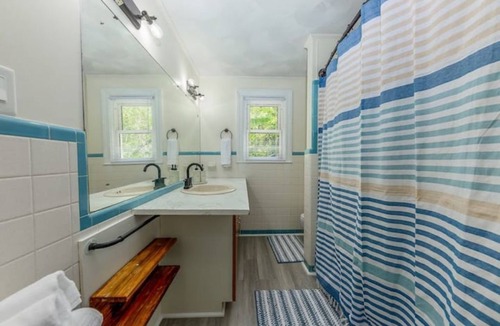 New Bern Cottage | Ella Bell's Cozy Cottage