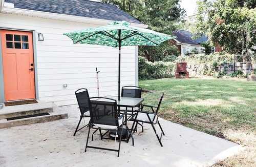 Columbia House | Elmwood Park Retreat: Renovated 3-Bed 2-Bath DT