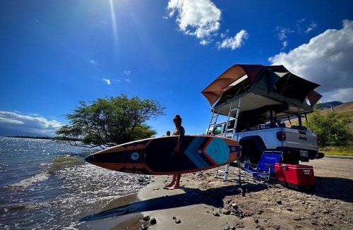 Paia Apartment | Embark on a journey through Maui with Aloha Glamp's jeep and rooftop tent allows you to discover diverse campgrounds, unveiling the island's beauty from unique perspectives each day