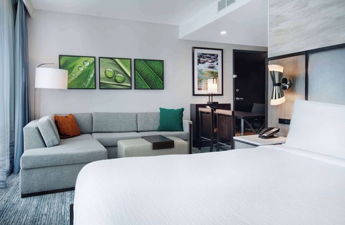 Alpharetta Hotel | Embassy Suites By Hilton Alpharetta Halcyon