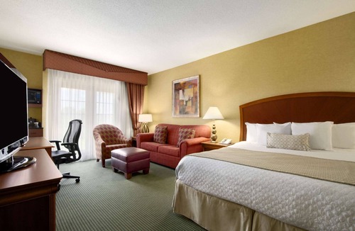 Greensboro Hotel | Embassy Suites by Hilton Greensboro Airport