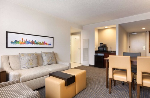 Linthicum Heights Hotel | Embassy Suites by Hilton Baltimore at BWI Airport