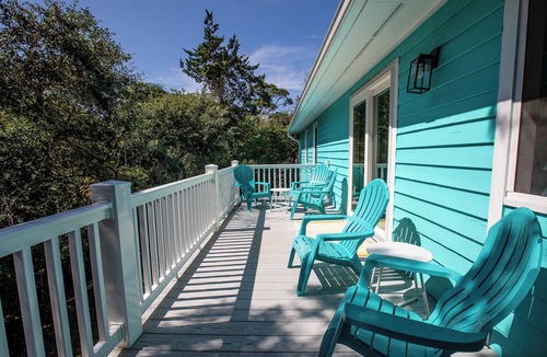 Emerald Isle House | Emerald Isle Oceanside, walk to beach, yard, bikes, beach gear, near everything
