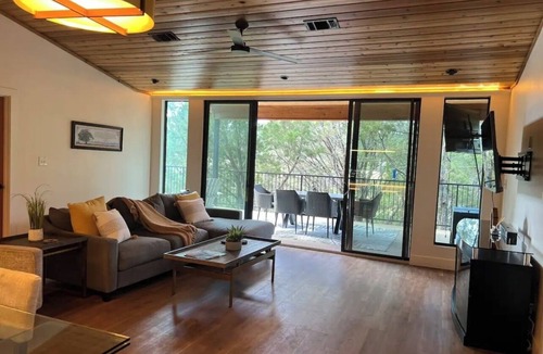 Graford House | Enchanted Treehouse on PK Lake with Private Boat Dock
