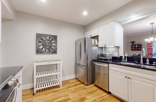 Harbour Town Condo | Enchanting condo just steps to golf & Harbour Town Marina