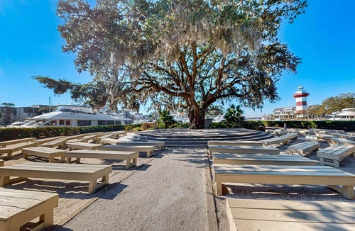 Harbour Town Condo | Enchanting condo just steps to golf & Harbour Town Marina
