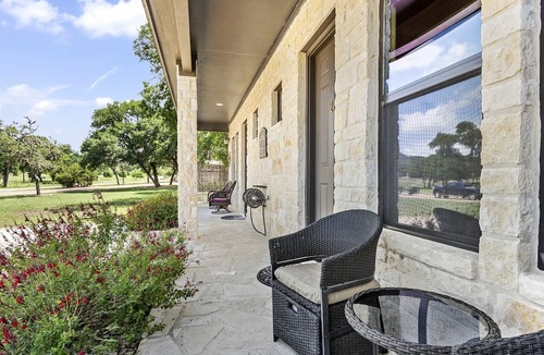 Bandera Cottage | Enchanting Cottage Suite Haven near Medina River in Texas