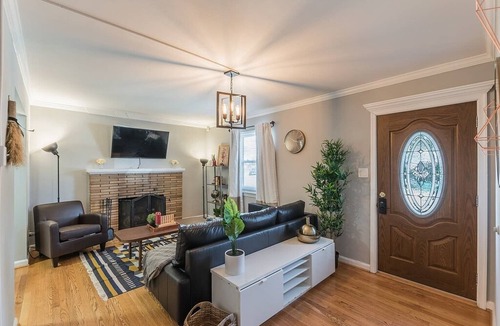 Potomac West House | Enchanting historic townhouse with game room