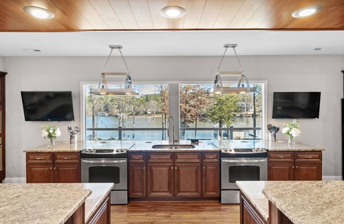 Timber Creek House | 🌅 Endless Summer- Movie Theater, Hot Tub and Game Rooms 🌅