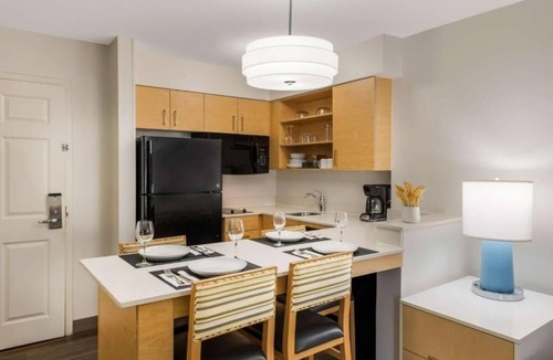 Arrowood Hotel | Enjoy Apartment Living at 2 Suites Near Charlotte Premium Outlets & Carowinds