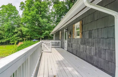Macon House | Enjoy peaceful lake life at the Cozy Lake Gaston Estates Cottage!