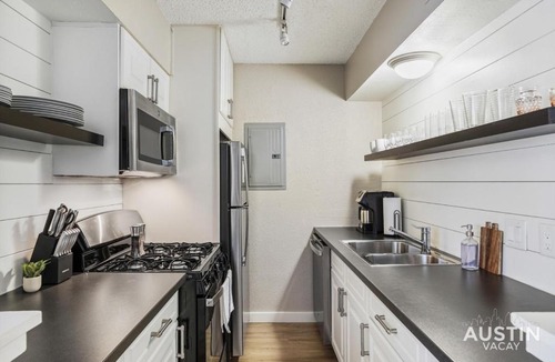 Brentwood Apartment | Enjoy Poolside TVs and Private Cabanas off N Lamar