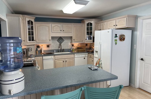 Sneads Ferry House | Enjoy the ICW overlooking N. Topsail Beach with Pier and 2 boat lifts. Pets OK