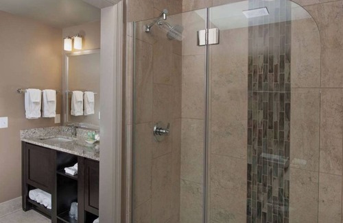 Braselton Hotel | Enjoy Wine Country Elegance in Serene Villa Near Lawrenceville – 30 Min