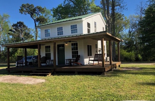 Craven County House | Enjoyable 2-bedroom bungalow with AC close to charming "Beaufort by the Sea" .