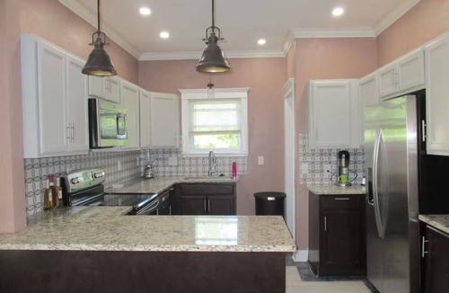 Highland Park House | Enjoyable 4-bedroom house with AC in charming Highland Park