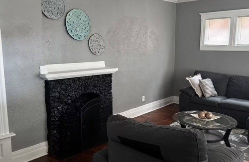 Highland Park House | Enjoyable 4-bedroom house with AC in charming Highland Park