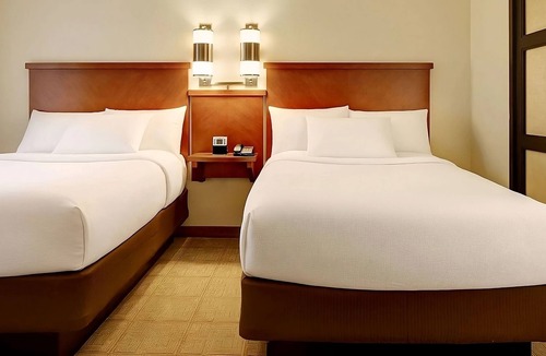 St. Johns Hotel | Enjoyable Stay in Austin! Free Parking, 4 Relaxing Units Near Brentwood Park!