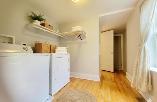 Downtown Baltimore Apartment | Entire 1BD APT Downtown -Free Parking -Pet Allowed -Netflix TV