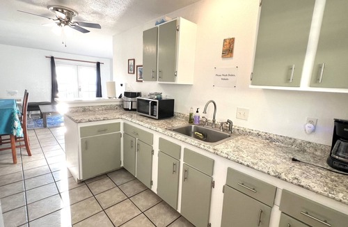 Historic Kailua Village Apartment | Entire 3bedrooms Apt. w/Balcony & Ocean Sunset View, Great Location