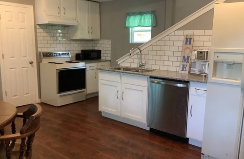 Whitney House | Entire 4-bedroom house in Whitney with WiFi, AC. Book now!