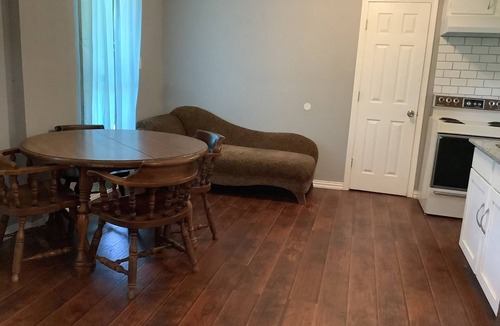 Whitney House | Entire 4-bedroom house in Whitney with WiFi, AC. Book now!