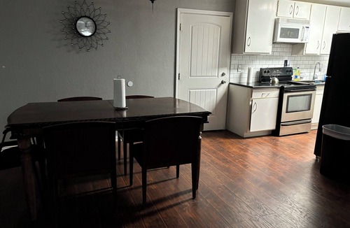 Whitney House | Entire 4-bedroom house in Whitney with WiFi, AC. Book now!