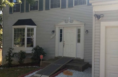Clinton House | Entire Cozy House close to MGM, DC, Virginia