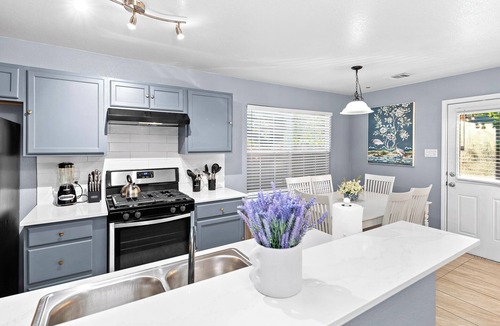 Franklin Park House | Entire Duplex - 10 Min From Downtown - Sleeps 20