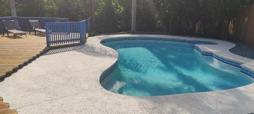 Arlington House | Entire home Private swim pool Quiet area