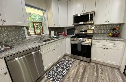 Tucker House | Entire house- Cozy escape in the Heart of Tucker