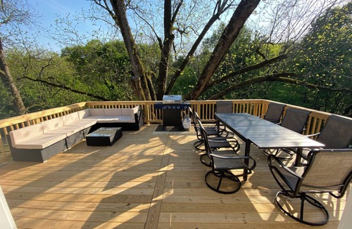 Athens House | Entire House, Remodeled, New Furniture, Near Downtown, Campus, & Mamas Boy!
