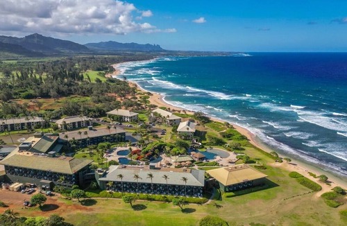 Hanamaulu Hotel | Epic Oceanview Room at Beachfront Resort
