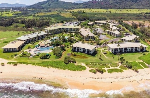 Hanamaulu Hotel | Epic Oceanview Room at Beachfront Resort