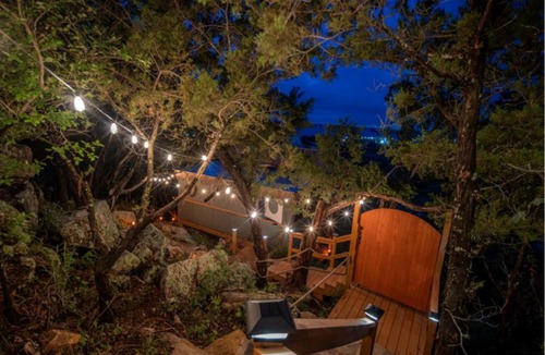 Cottonwood Shores House | Epic Treehouse Escape with Multi-Level Deck & Hanging Bed in Cottonwood, Texas